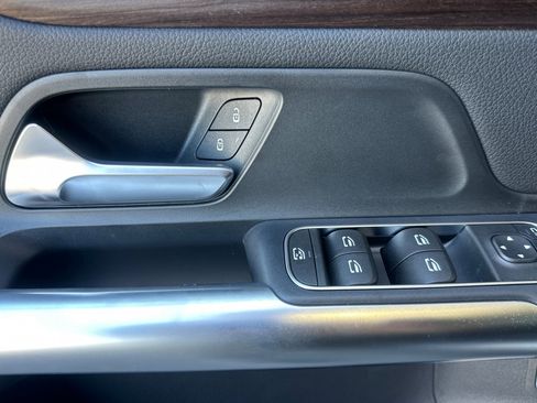 New 2025 Mercedes-Benz GLA 250 4MATIC image 11