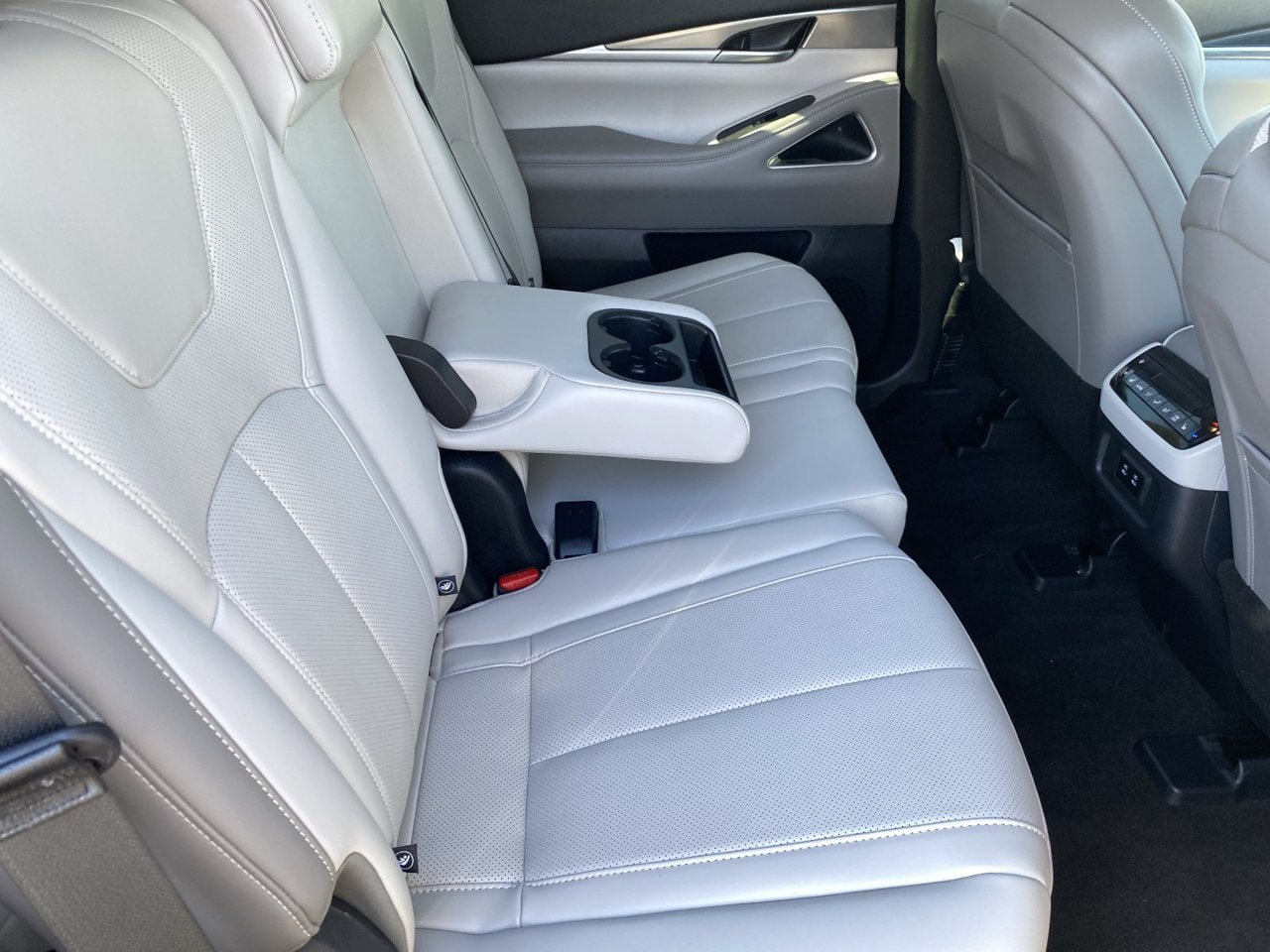 Certified 2027 INFINITI QX60 Luxe w/ Cargo Package FWD image 12