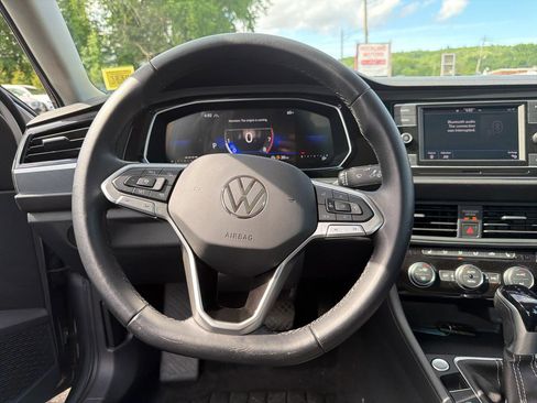 Used 2023 Volkswagen Jetta SE w/ Panoramic Sunroof Package FWD image 21