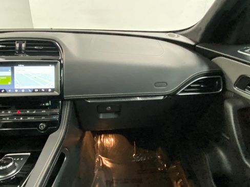 Used 2019 Jaguar F-PACE S image 26