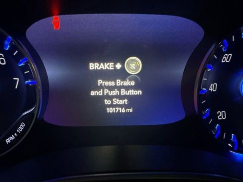 Used 2017 Chrysler Pacifica Limited FWD image 2