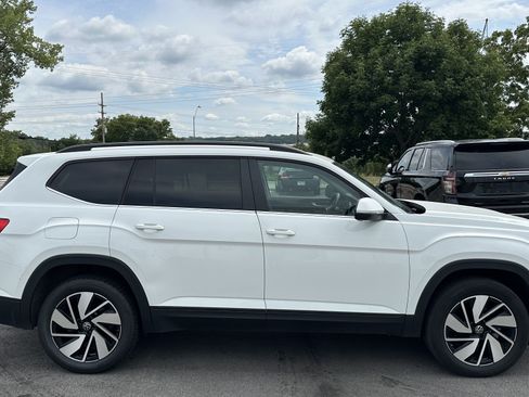 Used 2025 Volkswagen Atlas SE AWD/4WD image 11