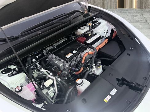 Used 2025 Lexus RZ 450e image 19