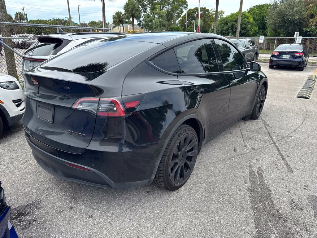 Used 2022 Tesla Model Y Long Range AWD/4WD image 18