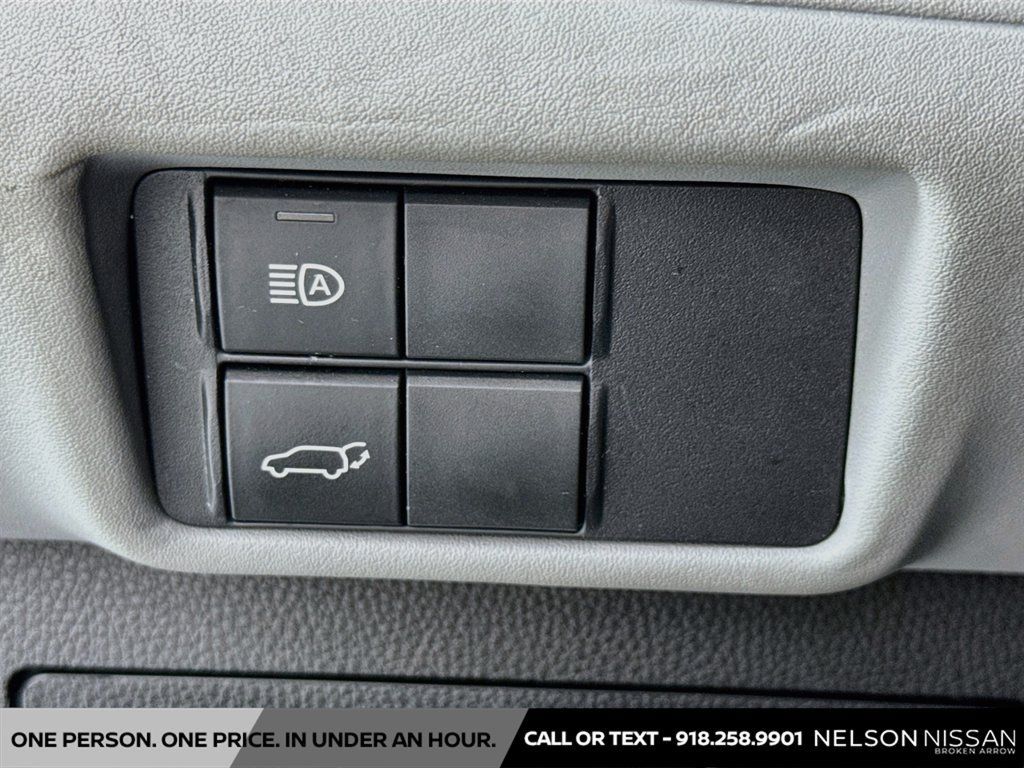 Used 2022 Toyota Highlander XLE AWD/4WD image 10