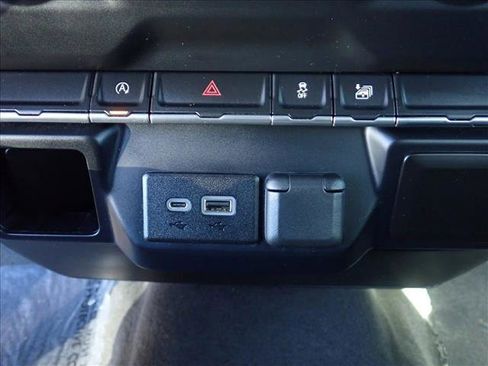 Used 2020 Chevrolet Silverado 1500 LT image 17