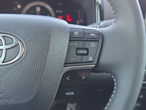 Used 2025 Toyota Camry SE image 14