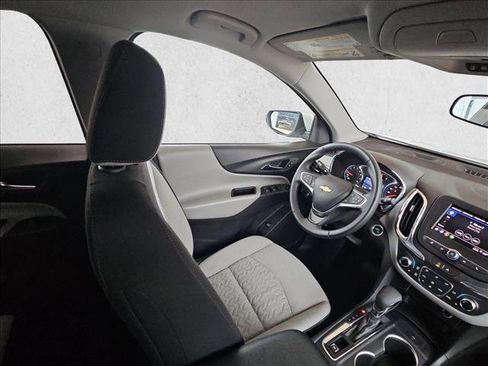 Used 2024 Chevrolet Equinox LT FWD image 2