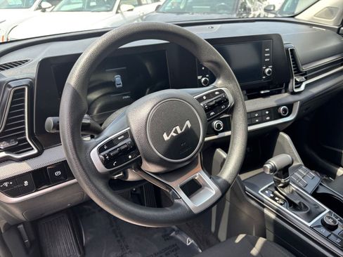 Used 2025 Kia Sportage LX FWD image 31