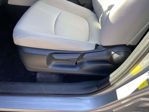 Used 2024 Toyota Corolla Cross L image 13