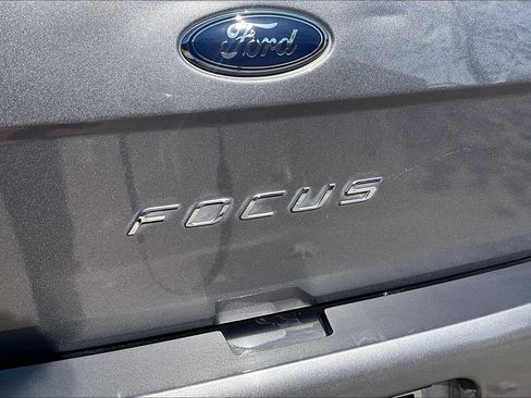 Used 2010 Ford Focus SE image 41