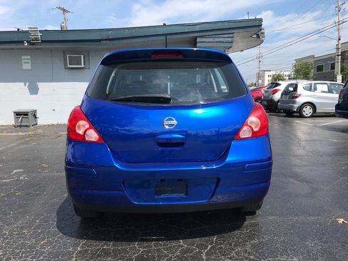 Used 2010 Nissan Versa Hatchback w/ Premium Pkg FWD image 6