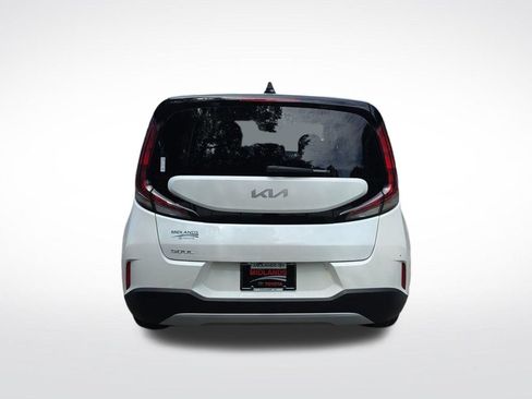 Used 2025 Kia Soul LX w/ LX Technology Package FWD image 8