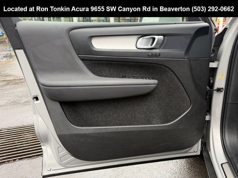 Used 2024 Volvo XC40 B5 Core image 11