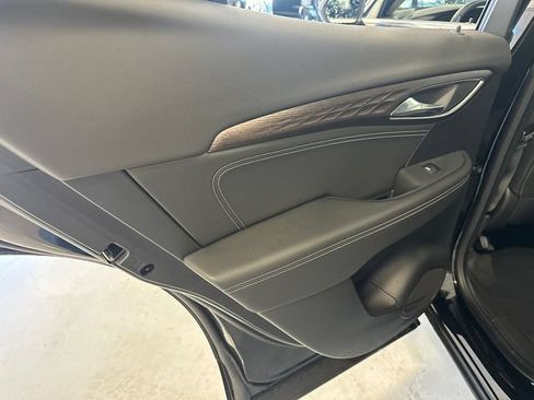 Used 2023 Buick Envision Avenir AWD/4WD image 30