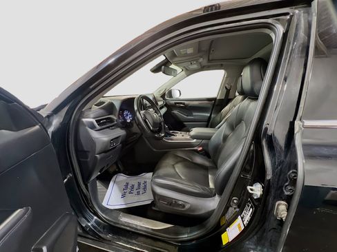 Used 2020 Toyota Highlander Limited w/ Phone Cable & Charge Package image 16