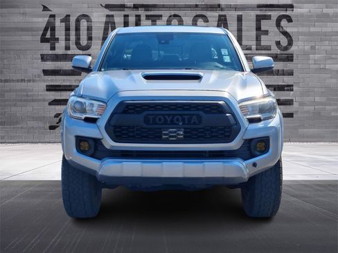 Used 2018 Toyota Tacoma TRD Sport AWD/4WD image 5