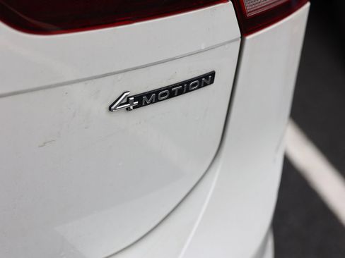 Used 2022 Volkswagen Tiguan SE R-Line AWD/4WD image 9