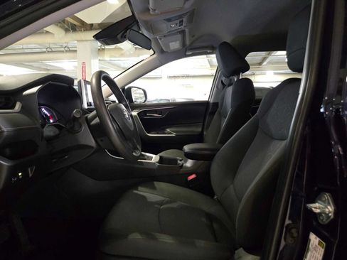 Used 2025 Toyota RAV4 XLE AWD/4WD image 19