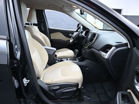 Used 2016 Jeep Cherokee Sport AWD/4WD image 36