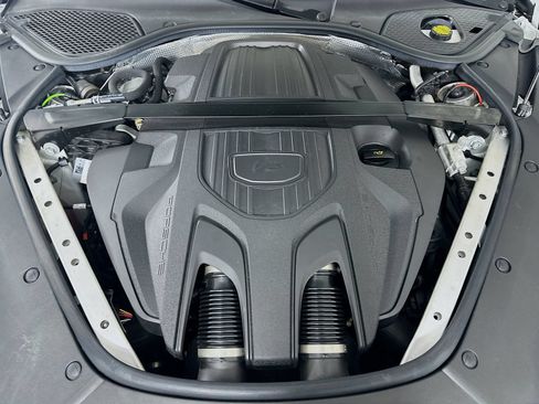 Used 2025 Porsche Panamera RWD image 12