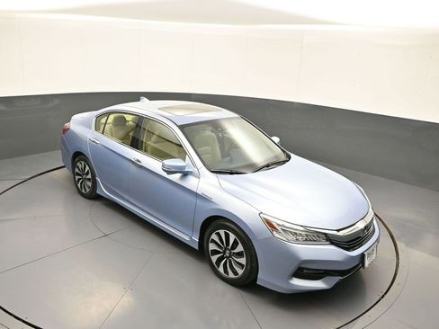 Certified 2017 Honda Accord Touring image 35