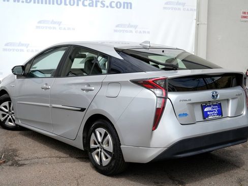 Used 2017 Toyota Prius Four w/ Advanced Technology Package FWD image 4