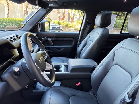 Used 2025 Land Rover Defender 110 X-Dynamic SE image 22
