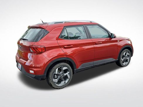 Used 2024 Hyundai Venue Limited FWD image 5