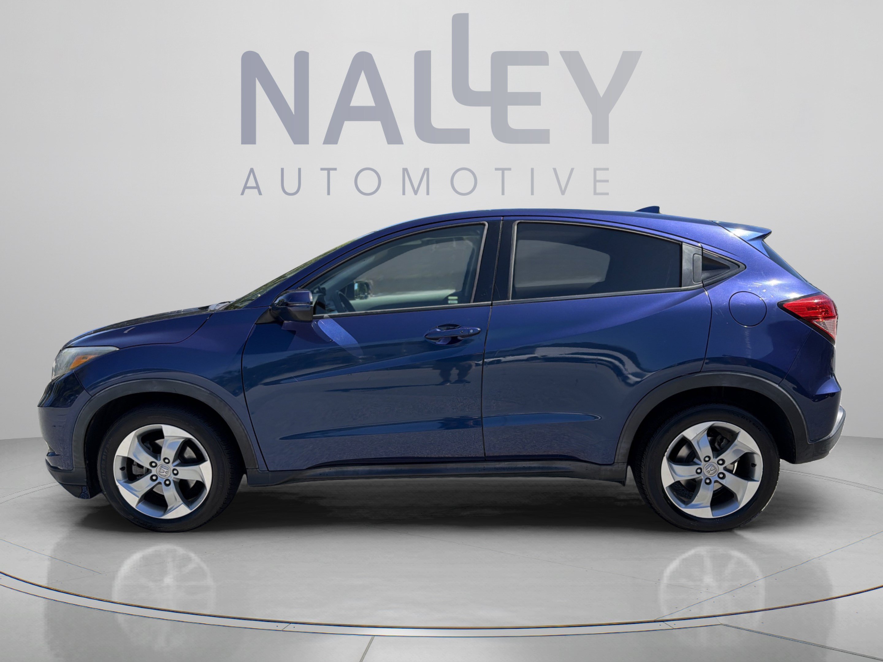 Used 2017 Honda HR-V EX image 2