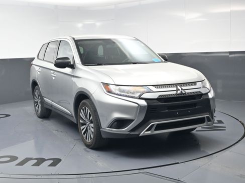 Used 2020 Mitsubishi Outlander ES image 14