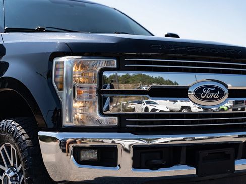 Certified 2019 Ford F250 Lariat w/ Lariat Value Package AWD/4WD image 10