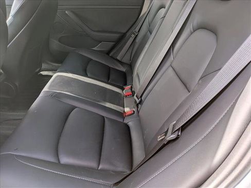 Used 2022 Tesla Model 3 Standard Range image 13