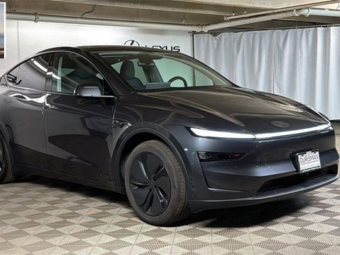 Used 2026 Tesla Model Y Long Range image 1