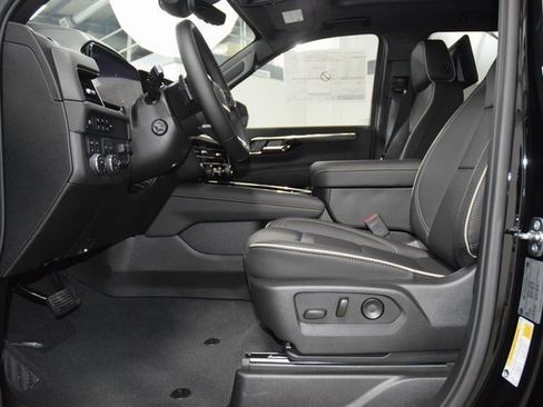 New 2026 Chevrolet Suburban Premier image 38