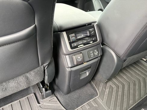Used 2023 Subaru Ascent Touring AWD/4WD image 31