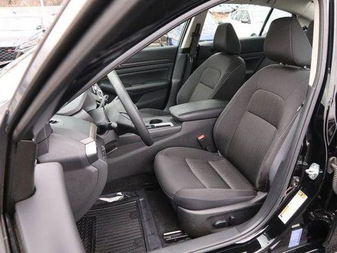 Used 2025 Nissan Altima 2.5 SV image 10