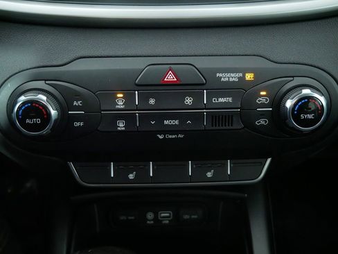 Used 2017 Kia Sorento LX w/ LX Convenience Package image 24