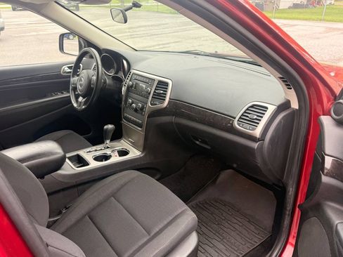 Used 2012 Jeep Grand Cherokee Laredo w/ Laredo E Group AWD/4WD image 10
