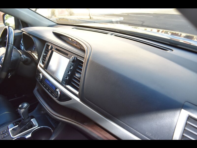 Used 2019 Toyota Highlander XLE FWD image 41