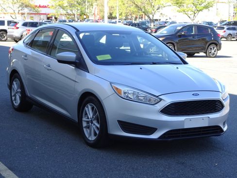 Used 2018 Ford Focus SE image 2