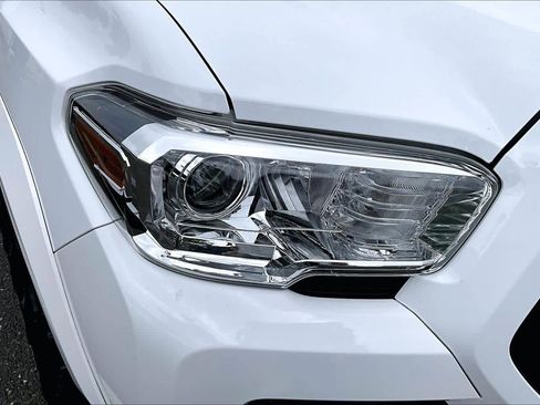 Used 2021 Toyota Tacoma SR5 w/ Technology Package image 27