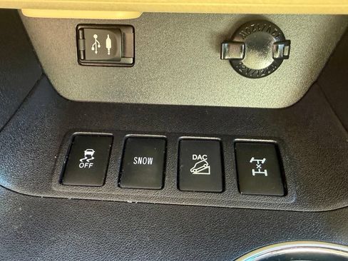 Used 2016 Toyota Highlander XLE AWD/4WD image 26