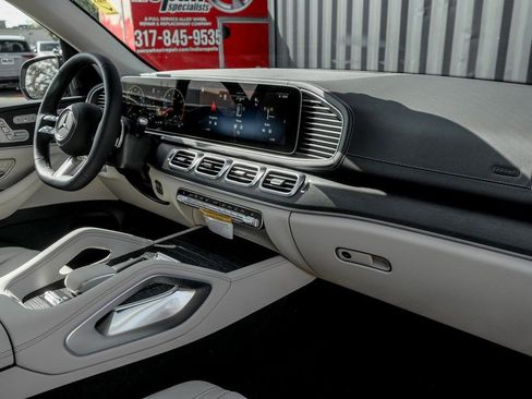 Used 2026 Mercedes-Benz GLS 450 4MATIC image 25