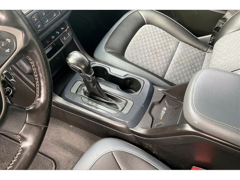 Used 2022 Chevrolet Colorado Z71 AWD/4WD image 19