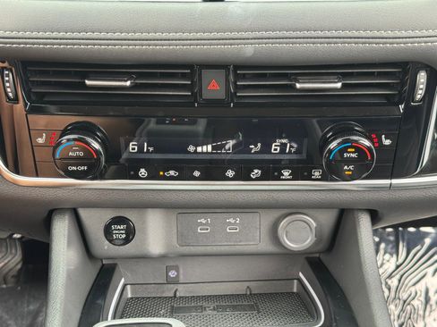 Used 2024 Nissan Rogue SL FWD image 25