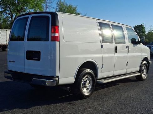 Used 2024 Chevrolet Express 2500 w/ Driver Convenience Package RWD image 9