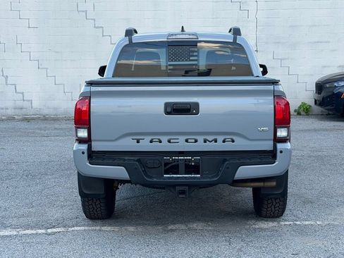 Used 2018 Toyota Tacoma TRD Off-Road AWD/4WD image 5