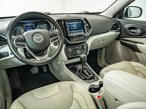 Used 2019 Jeep Cherokee Limited FWD image 30