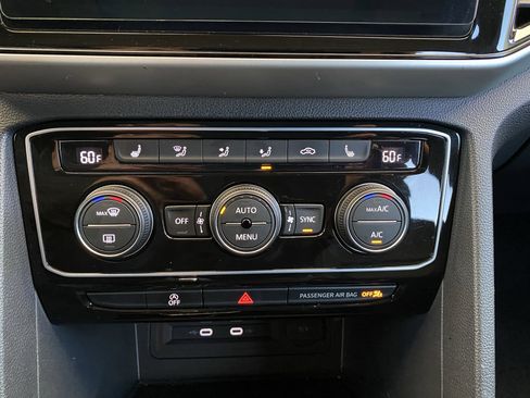 Used 2022 Volkswagen Atlas Cross Sport SEL R-Line AWD/4WD image 30